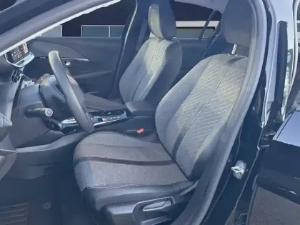 Photo 13 Peugeot 208  Electrique 50 kWh 136ch