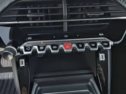 Photo 19 Peugeot 208  Electrique 50 kWh 136ch