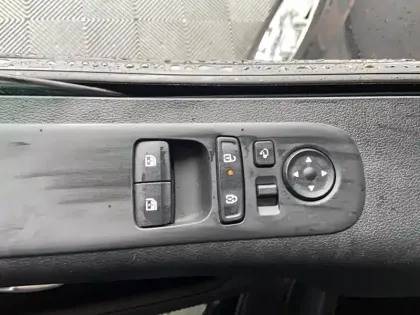 Photo 8 Hyundai Staria  1.6 T-GDI 225 Hybrid BVA6