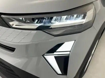 Photo 20 Renault Captur  E-Tech full hybrid 145 ch