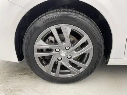 Photo 16 Peugeot 208  PureTech 100 S&S BVM6