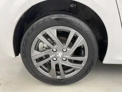 Photo 18 Peugeot 208  PureTech 100 S&S BVM6