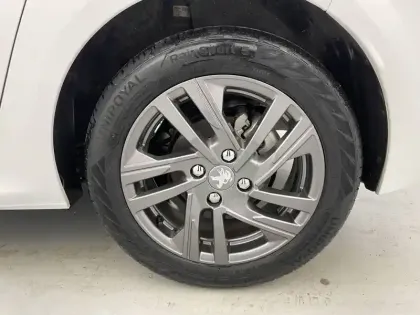 Photo 15 Peugeot 208  PureTech 100 S&S BVM6