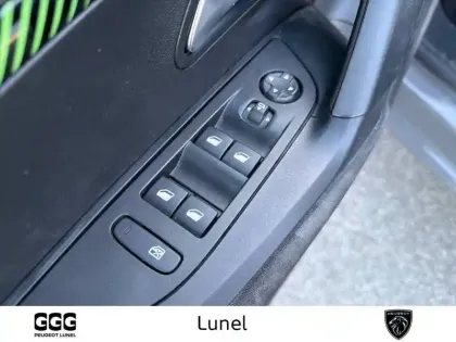 Photo 11 Peugeot 2008  PureTech 100 S&S BVM6