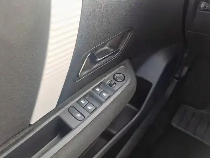 Photo 19 Citroën C4  BlueHDi 130 S&S EAT8 Feel Pack