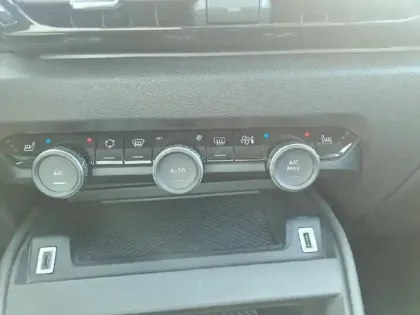 Photo 12 Citroën C4  BlueHDi 130 S&S EAT8 Feel Pack