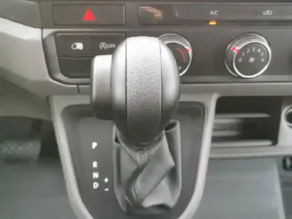 Photo 14 Volkswagen Crafter  Fg 35 L3H3 2.0 TDI 140ch Business Traction BVA8