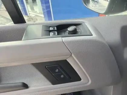 Photo 28 Volkswagen Crafter  Fg 35 L3H3 2.0 TDI 140ch Business Traction BVA8