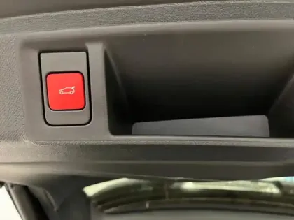 Photo 8 Peugeot 308  SW 1.2 Hybrid 145ch GT e-DCS6