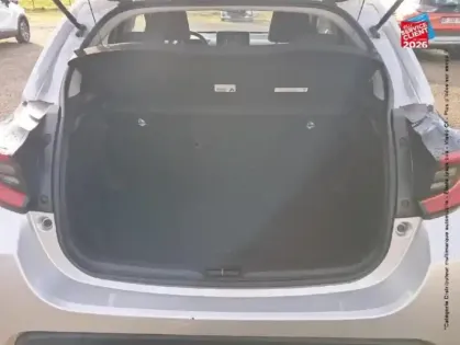 Photo 28 Toyota Yaris  116h Design 5p