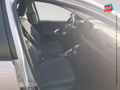 Photo 19 Toyota Yaris  116h Design 5p