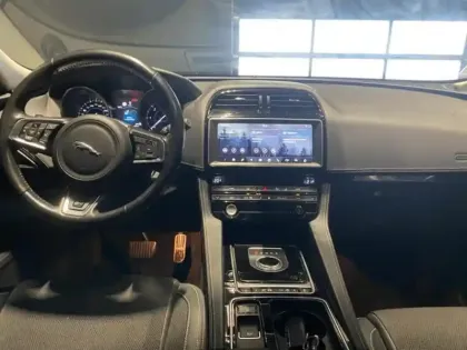 Photo 11 Jaguar F-Pace  2.0D 180ch R-Sport AWD BVA8