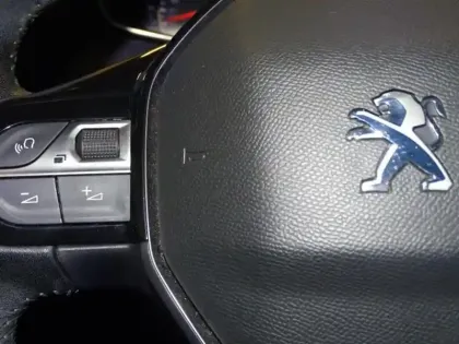 Photo 13 Peugeot 208  1.2 PureTech 100ch S&S Allure