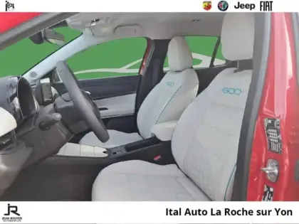 Photo 8 Fiat 600  e 156ch 54kWh La Prima (Prime CEE de 3? déduite)