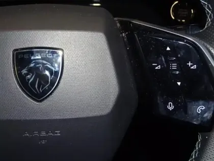 Photo 13 Peugeot 3008  1.2 Hybrid 136ch GT e-DCS6