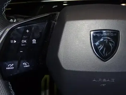 Photo 12 Peugeot 3008  1.2 Hybrid 136ch GT e-DCS6