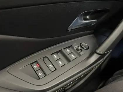 Photo 10 Peugeot 308  1.2 Hybrid 145ch GT e-DCS6