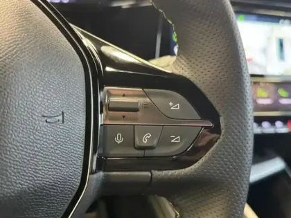 Photo 13 Peugeot 308  1.2 Hybrid 145ch GT e-DCS6