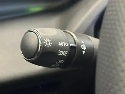 Photo 11 Peugeot 308  1.2 Hybrid 145ch GT e-DCS6