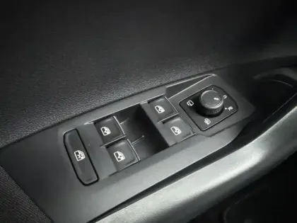 Photo 12 Volkswagen Taigo  1.5 TSI 150ch R-Line Edition DSG7