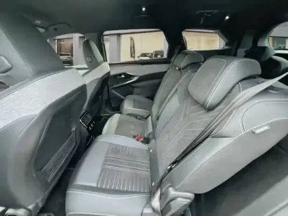 Photo 9 Peugeot 5008  Hybrid 136ch GT e-DCS6