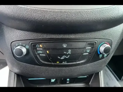 Photo 15 Ford Transit Courier  1.5 TDCI 75ch Stop&Start Trend Business