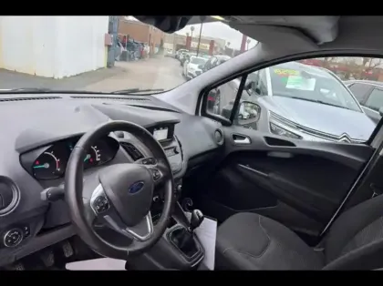 Photo 8 Ford Transit Courier  1.5 TDCI 75ch Stop&Start Trend Business