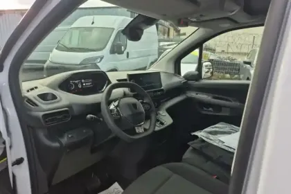 Photo 31 Peugeot Partner E- FOURGON M 136 CH AUT. 54 KWH CHARGE UTILE MAJOREE