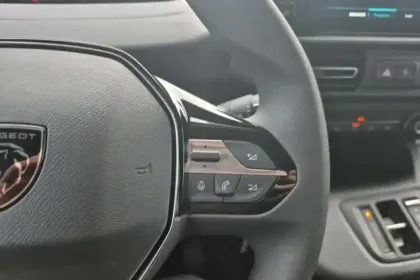 Photo 41 Peugeot Partner E- FOURGON M 136 CH AUT. 54 KWH CHARGE UTILE MAJOREE