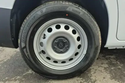 Photo 34 Peugeot Partner E- FOURGON M 136 CH AUT. 54 KWH CHARGE UTILE MAJOREE