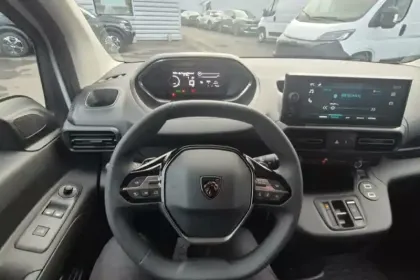 Photo 39 Peugeot Partner E- FOURGON M 136 CH AUT. 54 KWH CHARGE UTILE MAJOREE