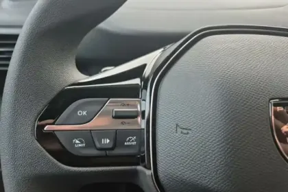 Photo 40 Peugeot Partner E- FOURGON M 136 CH AUT. 54 KWH CHARGE UTILE MAJOREE