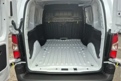 Photo 52 Peugeot Partner E- FOURGON M 136 CH AUT. 54 KWH CHARGE UTILE MAJOREE