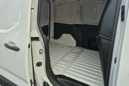 Photo 54 Peugeot Partner E- FOURGON M 136 CH AUT. 54 KWH CHARGE UTILE MAJOREE