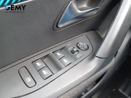 Photo 79 Peugeot 2008  PureTech 100 S&S BVM6