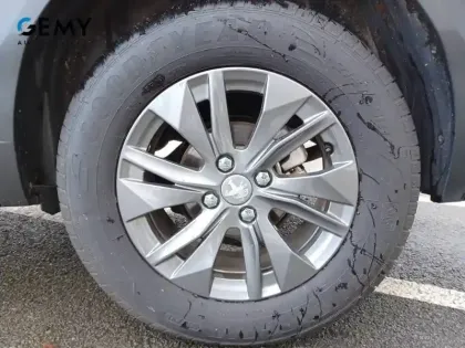 Photo 66 Peugeot 2008  PureTech 100 S&S BVM6