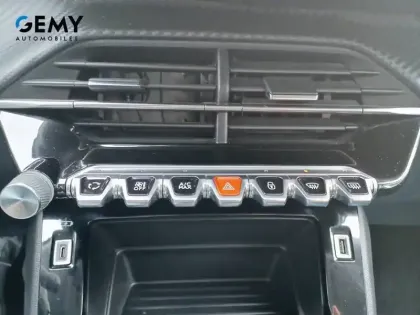 Photo 17 Peugeot 2008  PureTech 100 S&S BVM6