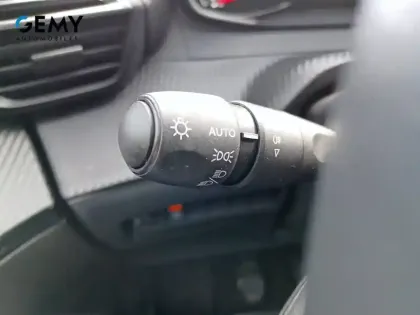 Photo 76 Peugeot 2008  PureTech 100 S&S BVM6