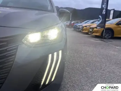 Photo 45 Peugeot 208  Hybrid 100 e-DCS6