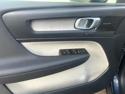 Photo 17 Volvo Xc40  B4 197 ch DCT7