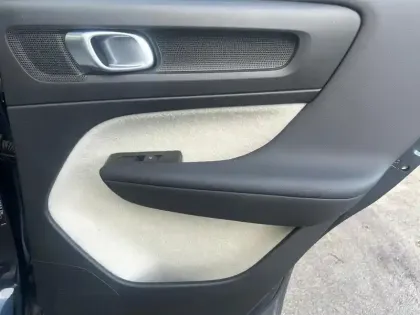 Photo 31 Volvo Xc40  B4 197 ch DCT7