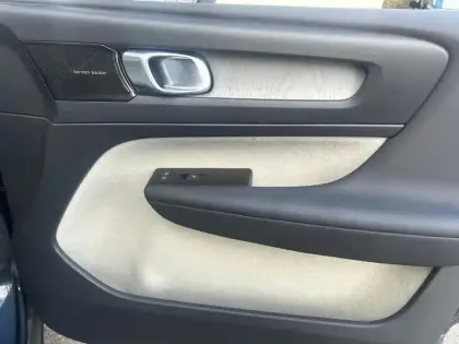 Photo 26 Volvo Xc40  B4 197 ch DCT7