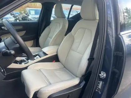 Photo 15 Volvo Xc40  B4 197 ch DCT7