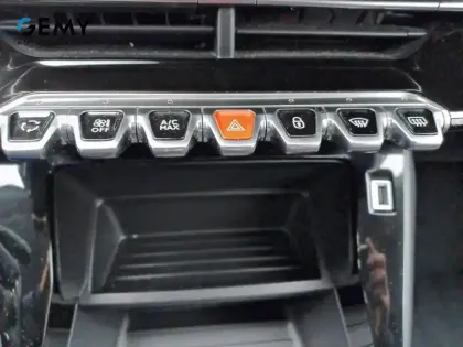 Photo 15 Peugeot 2008  PureTech 100 S&S BVM6