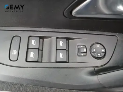 Photo 11 Peugeot 2008  PureTech 100 S&S BVM6