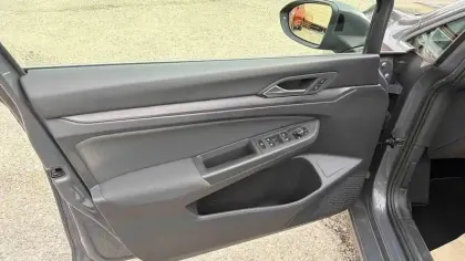 Photo 11 Volkswagen Golf  1.5 eTSI OPF 150 DSG7