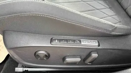 Photo 16 Volkswagen Golf  1.5 eTSI OPF 150 DSG7