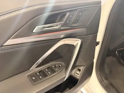 Photo 36 BMW X1 i eDrive20 204ch BVA