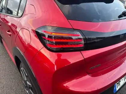 Photo 39 Peugeot 208  Hybrid 110 e-DCS6