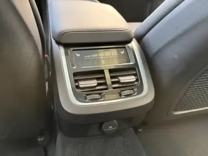 Photo 8 Volvo V60  B4 197 ch DCT7